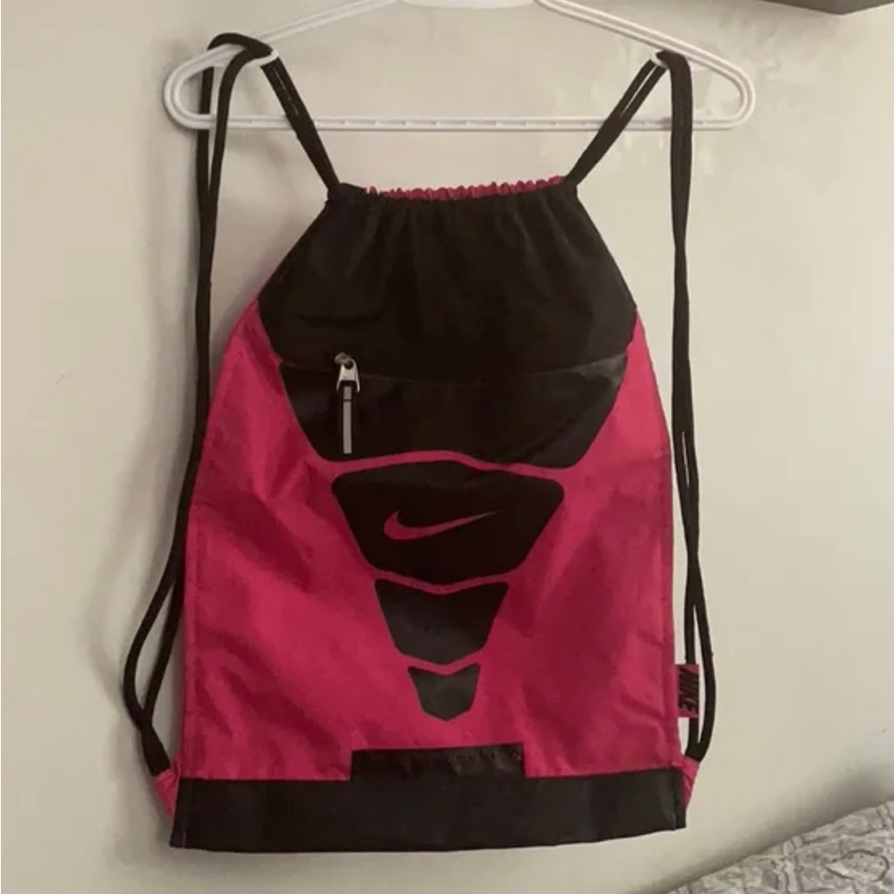Nike’s wifi String Bag